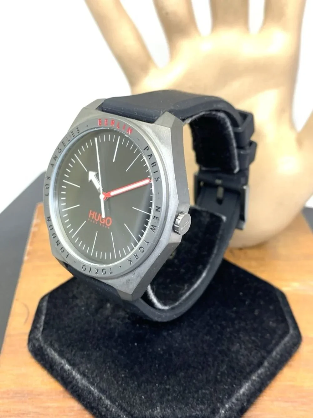Hugo Boss Men's Watch 1530104 Quartz Black Dial Gray Steel Case Rubber Band 44mm
